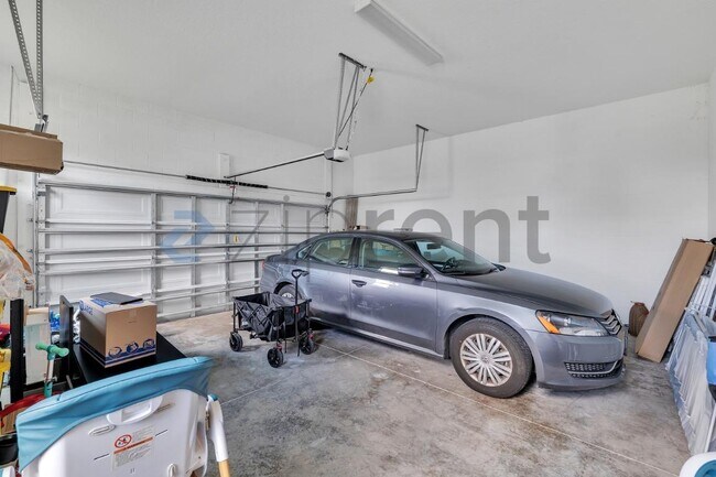 Building Photo - Unit
