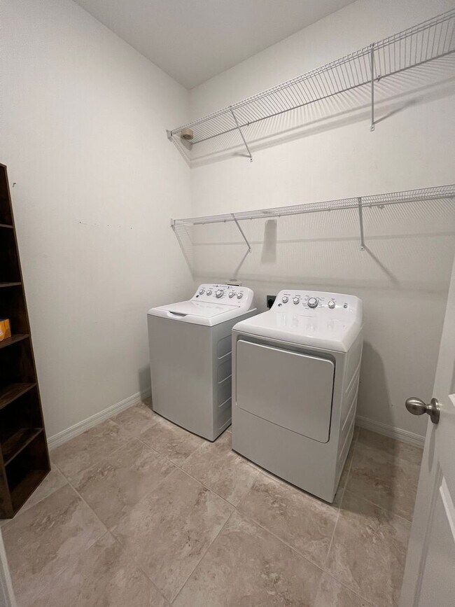 Building Photo - Spacious 3-Bed/2-Bath Rental in Sola Vista – Modern Comfort Meets Florida Living!