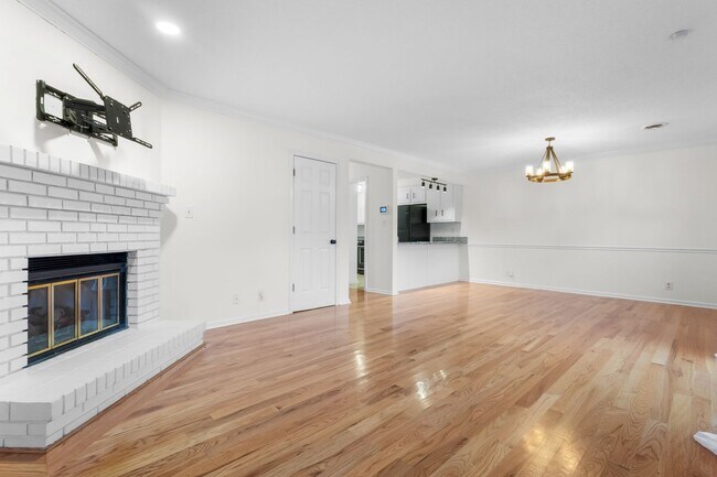 Building Photo - Beautiful Condo in Sango