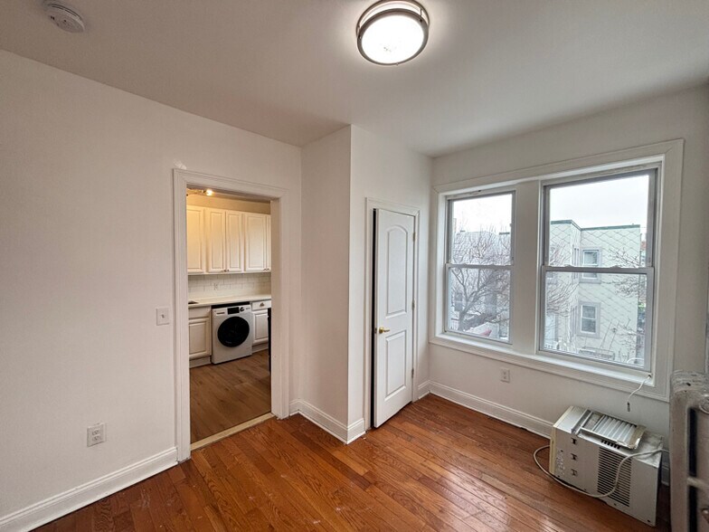 Building Photo - 220 51st St