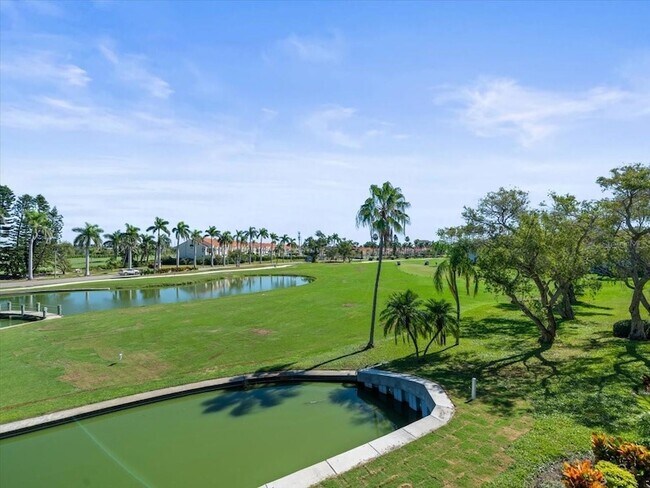 Building Photo - 5900 Bahia Del Mar Cir N