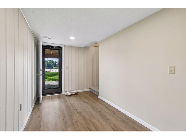 Building Photo - 1303 Crystal Lake Rd E