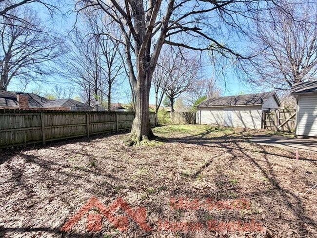 Building Photo - 7029 Tree Line Cove