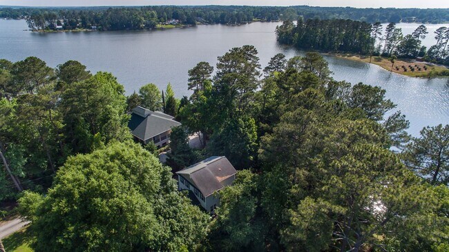 Building Photo - Rare opportunity to rent on LAKE MURRAY!