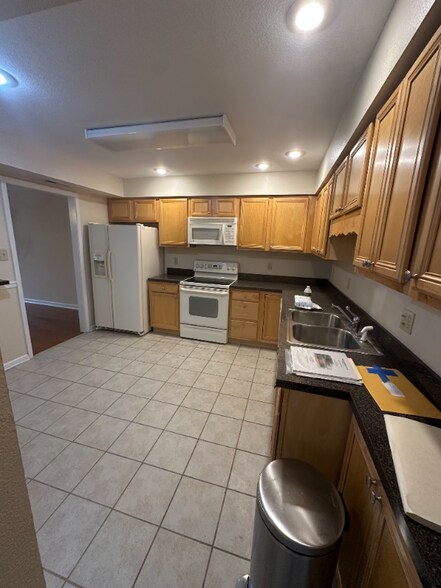 Building Photo - 568 Brookshire Way