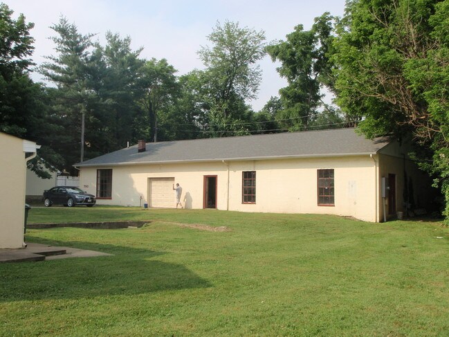 Building Photo - 702 Jackson St