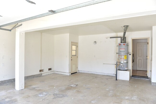 Building Photo - 37 Port Royale Rd