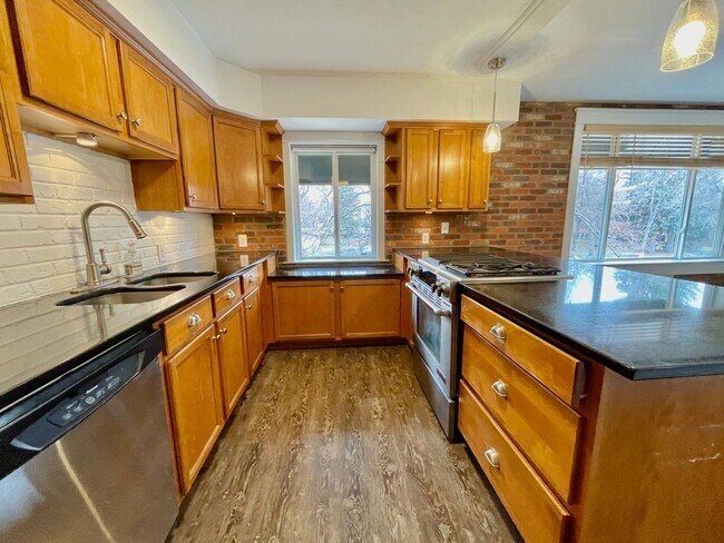 Building Photo - Adorable Condo in Perfect Fort Collins Location!