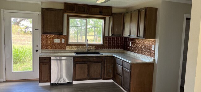 Building Photo - 4 Bedroom, 2 Bathroom Home