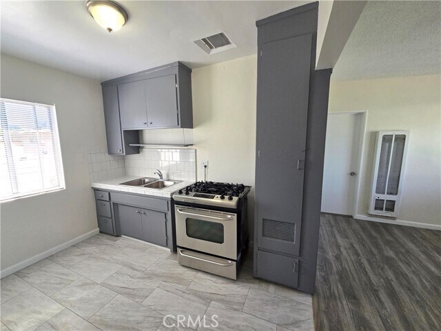 Building Photo - 1140 W 120th St