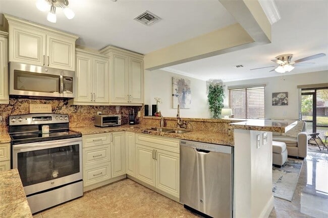 Building Photo - 1975 Discovery Cir W