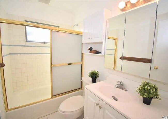 Building Photo - 68 Willets Dr