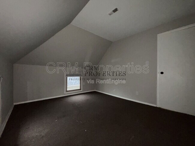 Building Photo - 1039 S Washington St