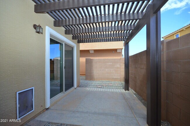 Building Photo - 2258 S Ponderosa Dr