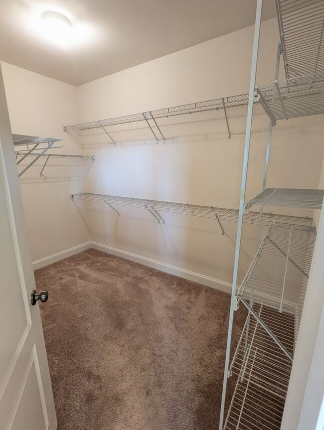 Building Photo - STUNNING Single Family Home in Brunswick C...