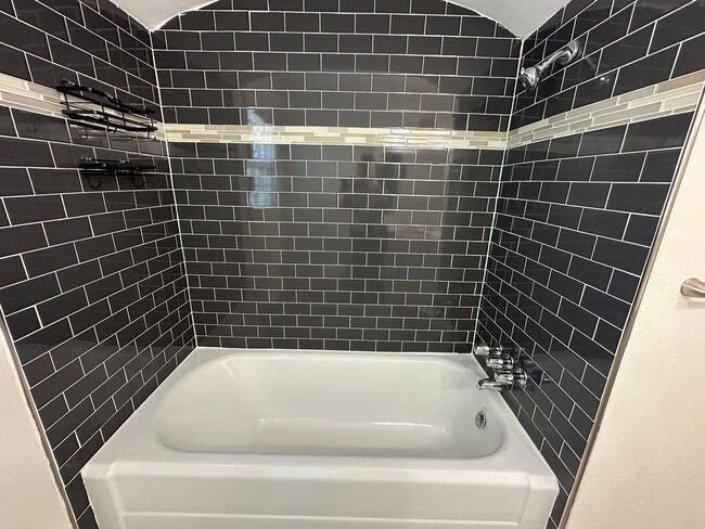 Building Photo - 514 E Charnwood St