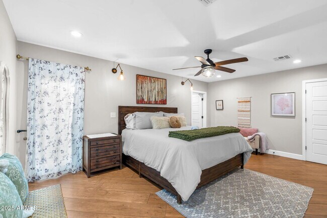 Building Photo - 4402 E Turney Ave