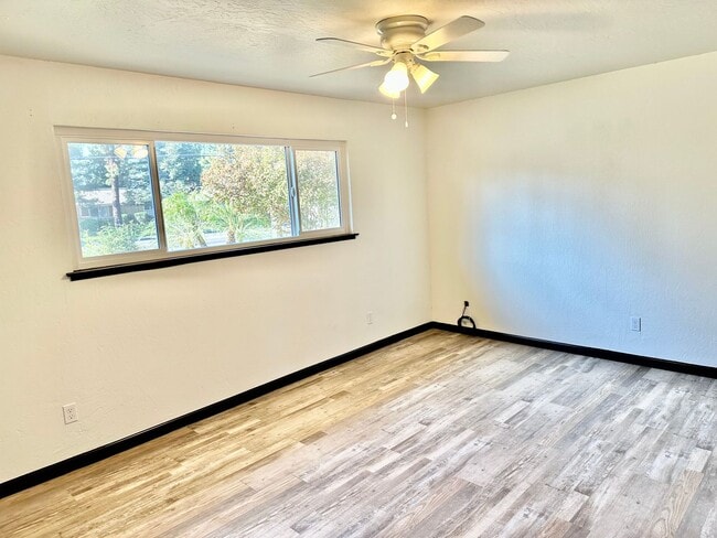 Building Photo - Charming 3 Bed/ 2 Bath Home in Clovis
