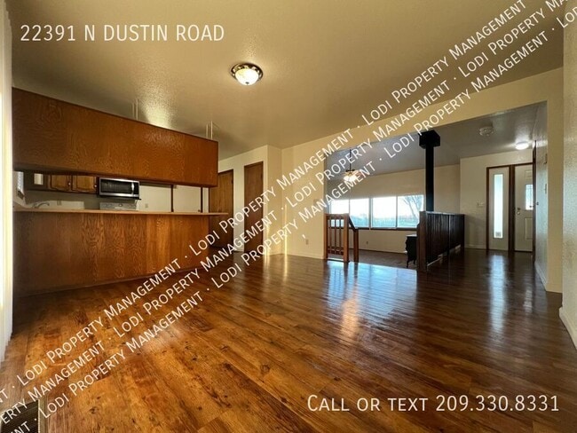 Building Photo - 22391 Dustin Rd