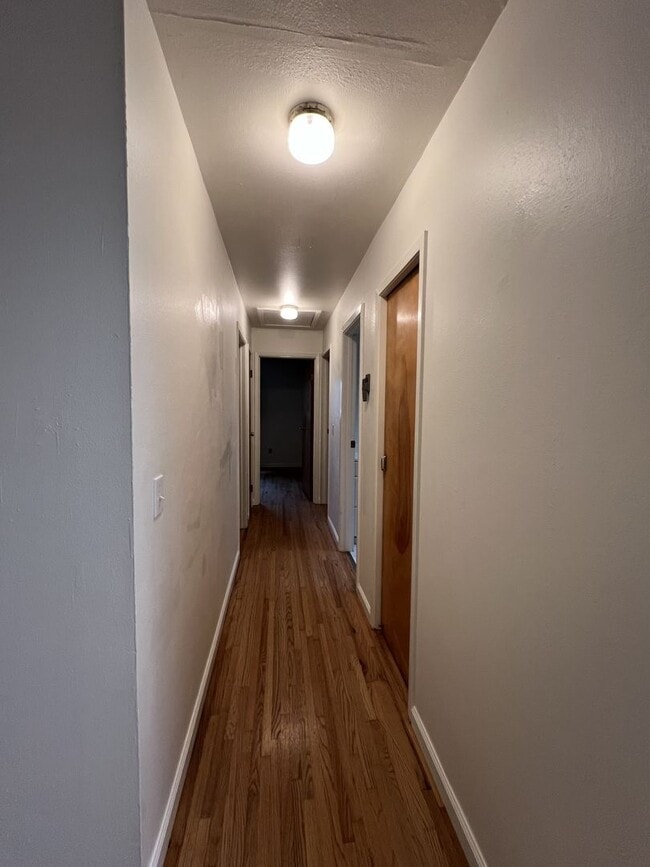 Building Photo - 1,192 Square Foot 3 bedroom, 2 bath privat...