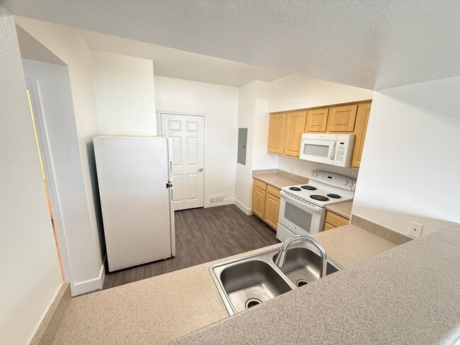 Building Photo - NW Gated community