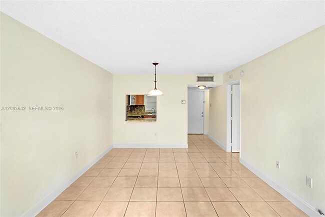 Building Photo - 9410 Tangerine Pl