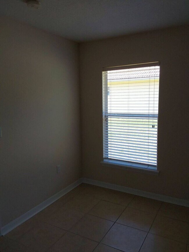 Building Photo - Beautiful 4-Bedroom, 2-Bath Home with 2-Ca...