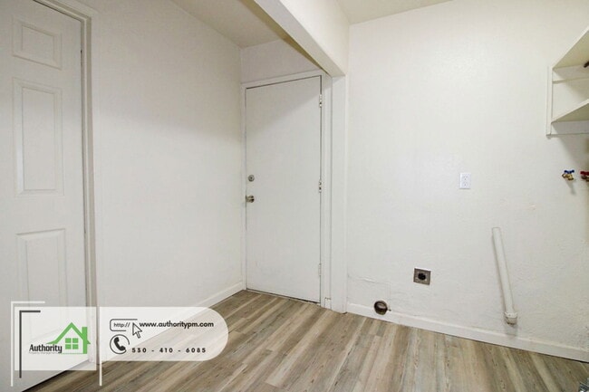 Building Photo - 3120 Pioneer Ln