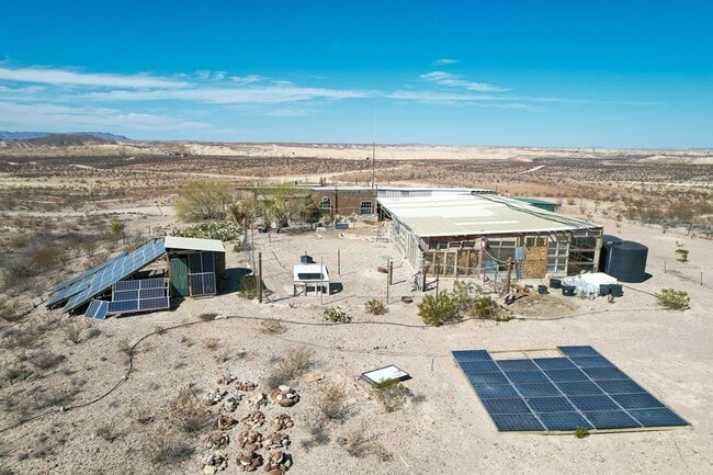 Building Photo - 400 N Smiling Dog Trail
