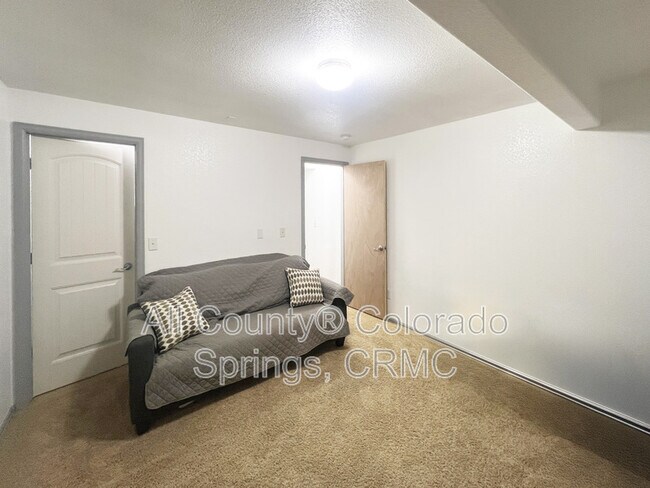 Building Photo - 6168 Rocking Chair Ln