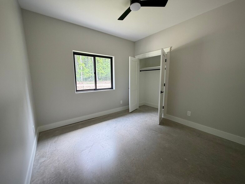 All bedrooms have ceiling fans & closets - 10671 US 31