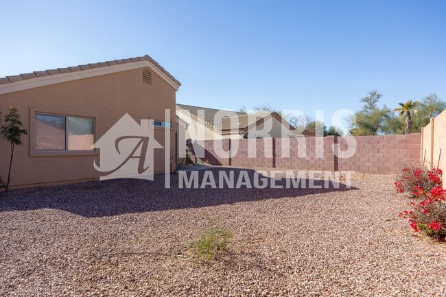 Building Photo - Great Home Located minutes from Freeway