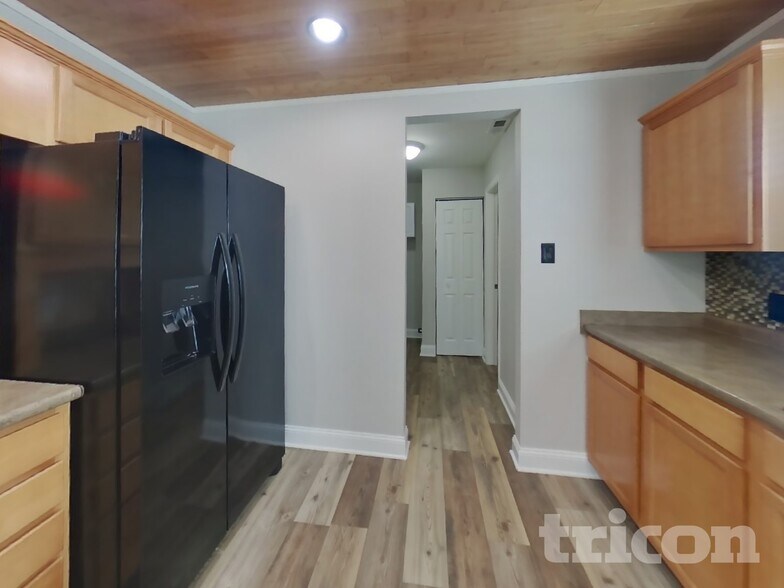 Building Photo - 404 W Warrior Ct