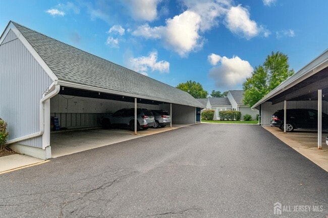 Building Photo - 456 Roxbury Ln