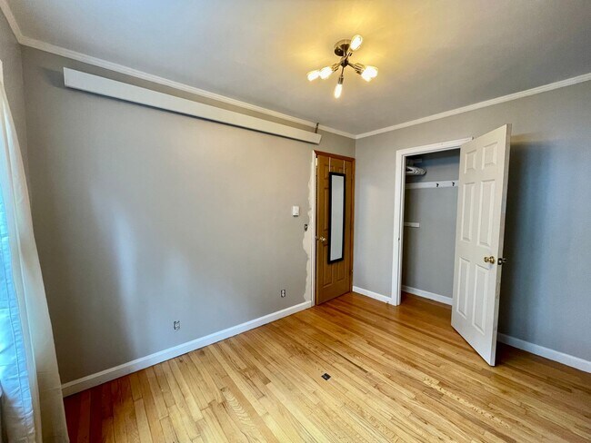 Building Photo - Cute Classic 1950s 2 Bd 1 Ba House + Bonus Room w/ Washer & Dryer, AC and Fenced Spacious Yard!