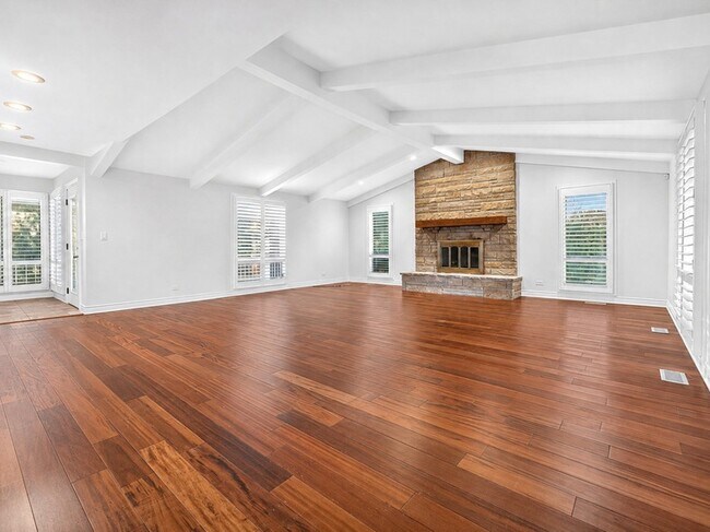 Building Photo - 800 Ridgemoor Dr