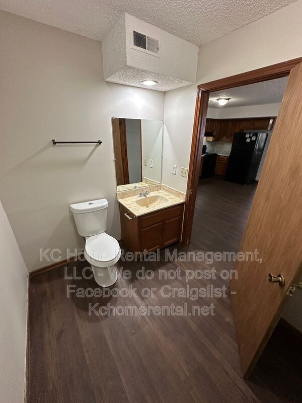 Building Photo - 225 Ottawa St