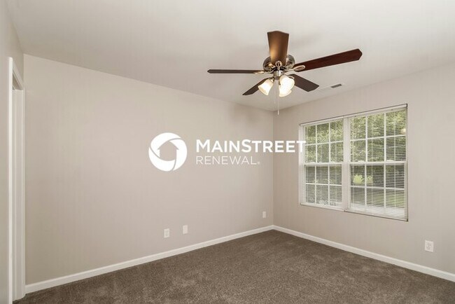 Building Photo - 4 Bedroom Pet-Friendly Home in Greensboro,...