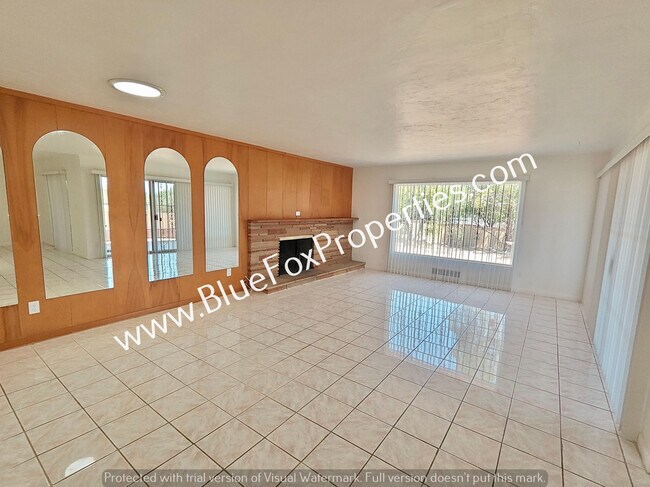 Building Photo - 5755 E 6th St