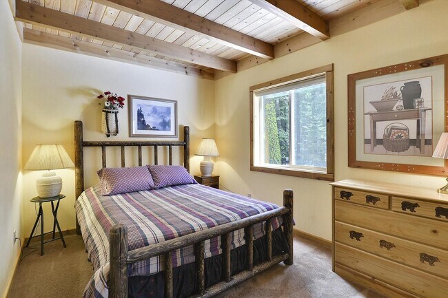 Building Photo - Woodacre Ski Lease