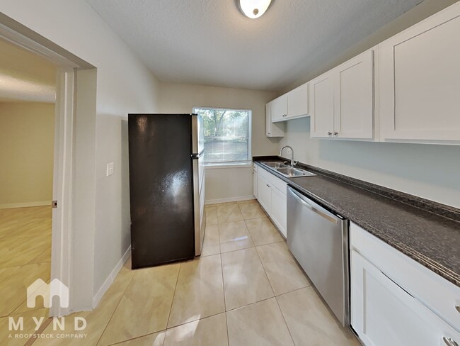 Building Photo - 2033 Allandale Cir E