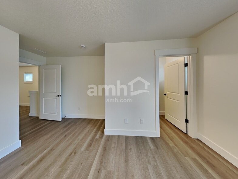 Building Photo - 7029 S 11th St