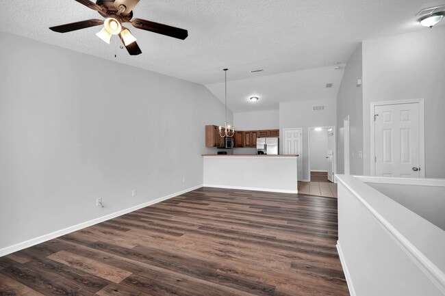 Building Photo - Charming 3 BR Home in Jacksonville, FL