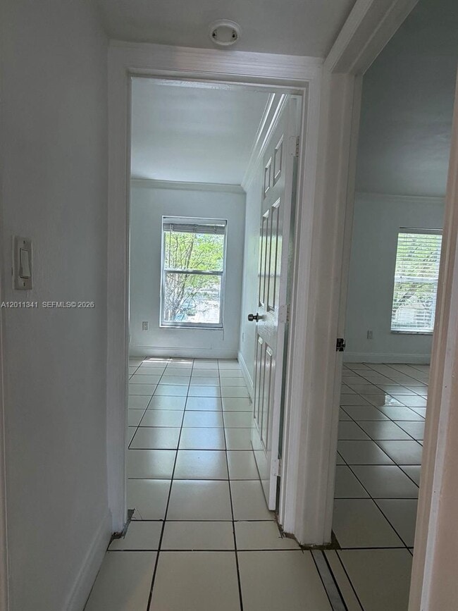 Building Photo - 820 Salzedo St