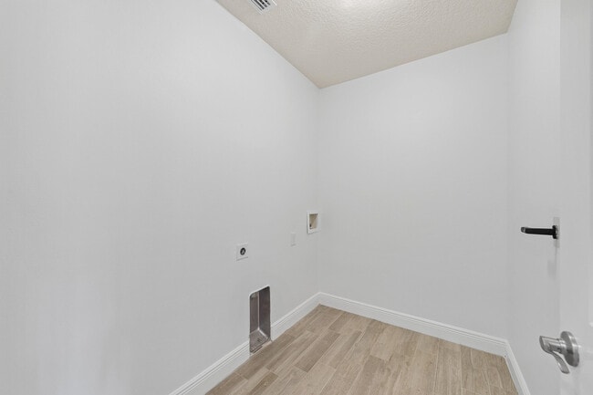 Building Photo - 531 Topeka Rd SW