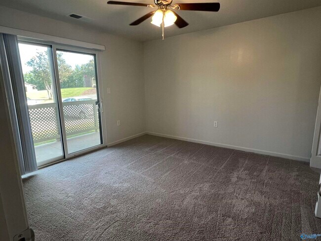 Building Photo - 5040 7 Pine Cir