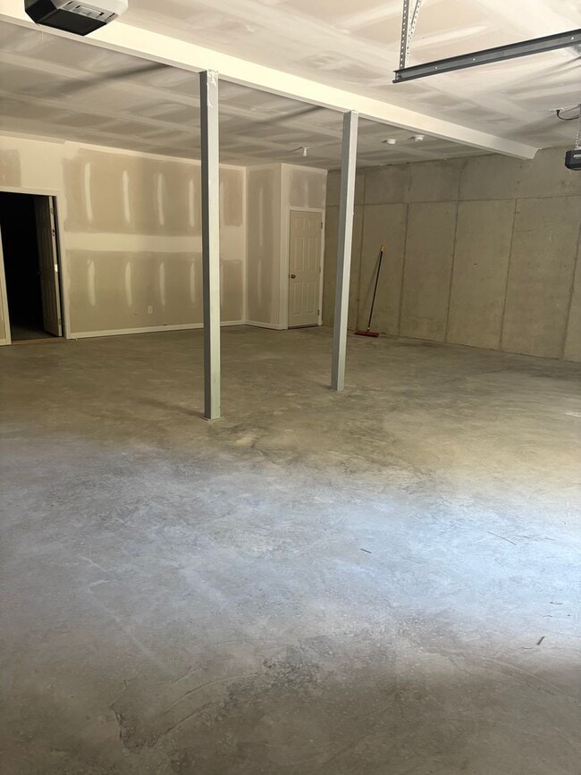 Building Photo - New For Rent in Moody!