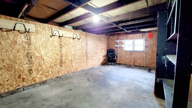 Building Photo - 1202 W 7th St