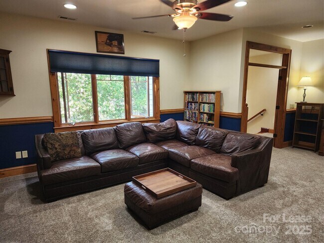 Building Photo - 16946 Belle Isle Dr