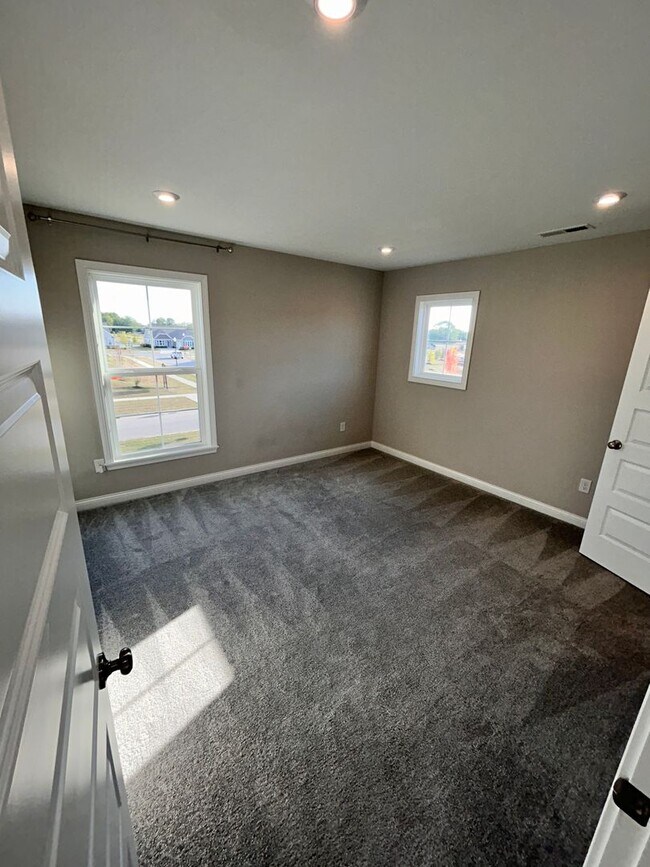 Building Photo - Home For Lease
